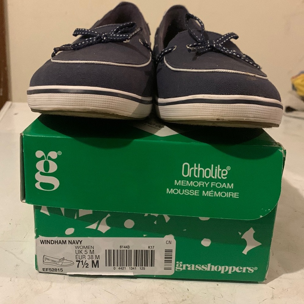 Size 7.5 navy/gray grasshoppers loafers